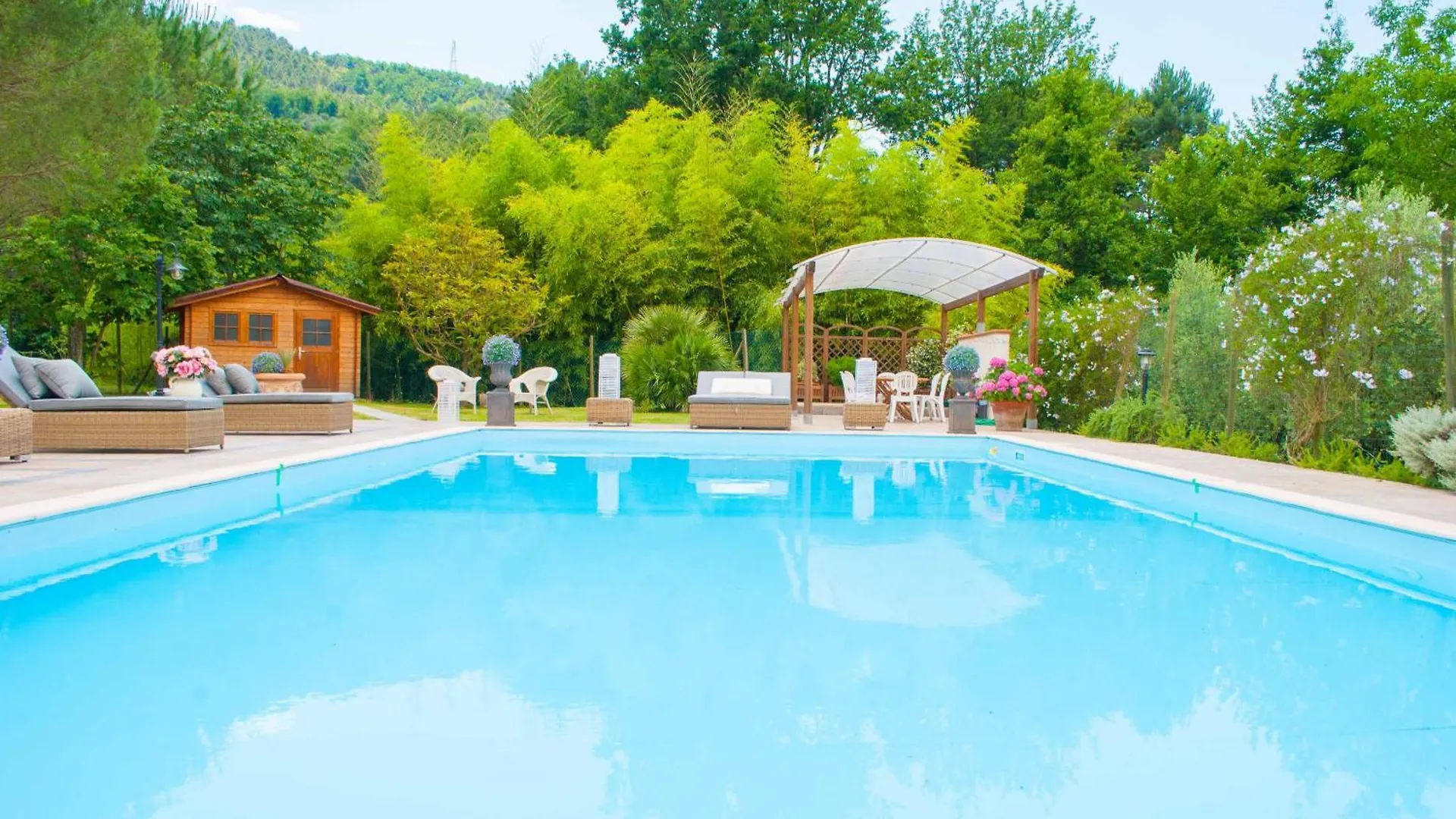 Le Bicocche Farmhouse: Tuscany Stone Villa with Pool Montemagno