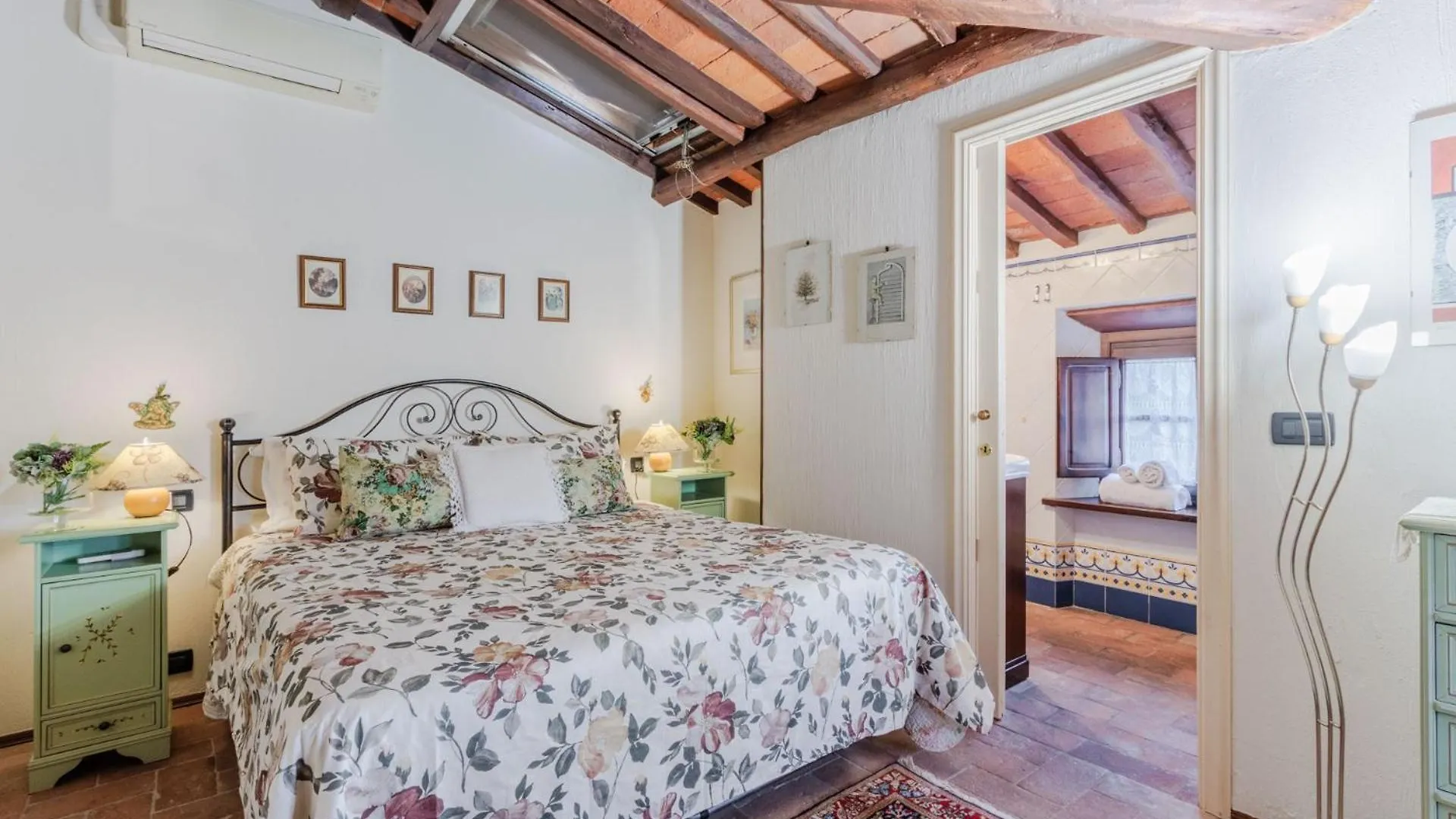 Le Bicocche Farmhouse: Tuscany Stone Villa with Pool Montemagno  0*, Montemagno (Lucca)